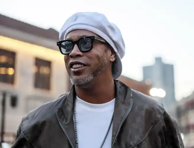 都展现出其 都展现出其